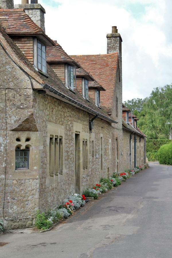 Lympne Castle Cottages Hythe  Bagian luar foto
